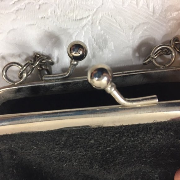 Vtg Black Suede Maggie Lawrence Mini Purse Crossbody Kiss Lock Chain Strap 5x4.5 - Picture 6 of 7